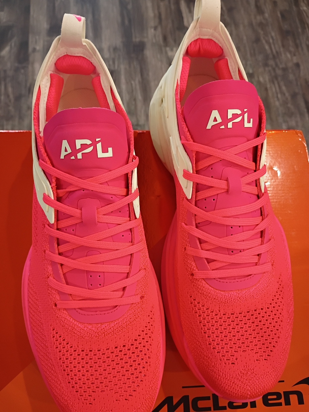 APL McLaren Hyspeed Men's Magenta & Cream Athletic Shoes New - Picture 5 of 16